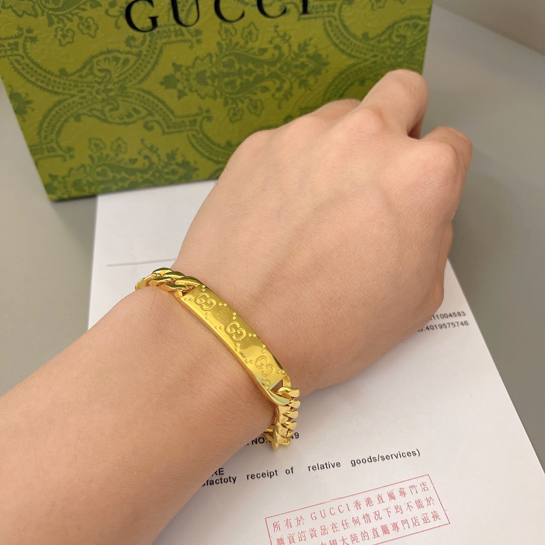 Gucci Double G Bracelet - Silver and Gold detail view 5
