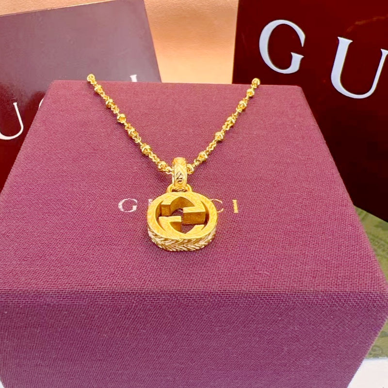 Gucci Patterned Figure 8 Necklace detail view 4