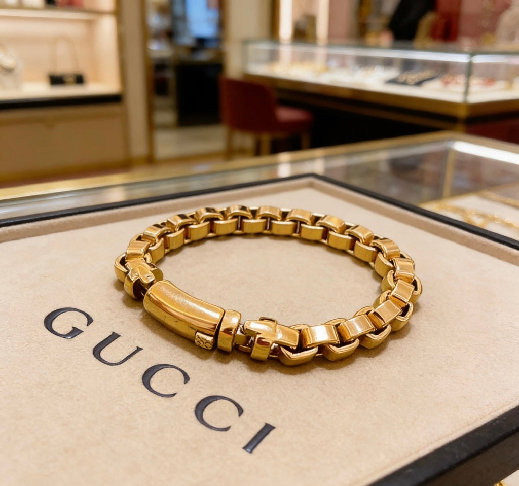 Gucci Polished Chain Bracelet detail view 4