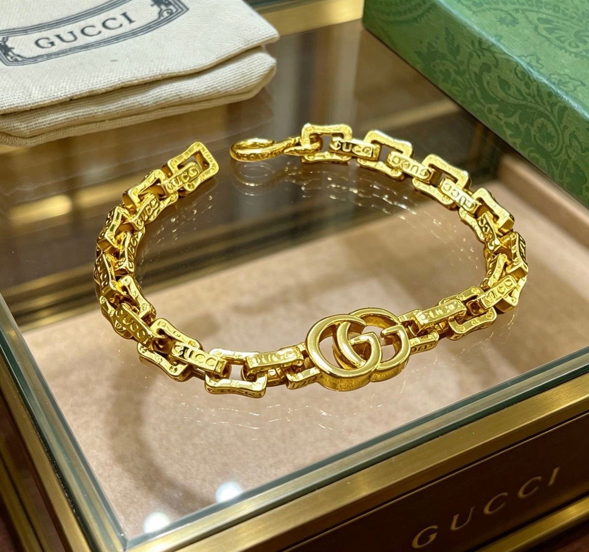Gucci Polished Link Bracelet - Sizes 16-22 cm detail view 1