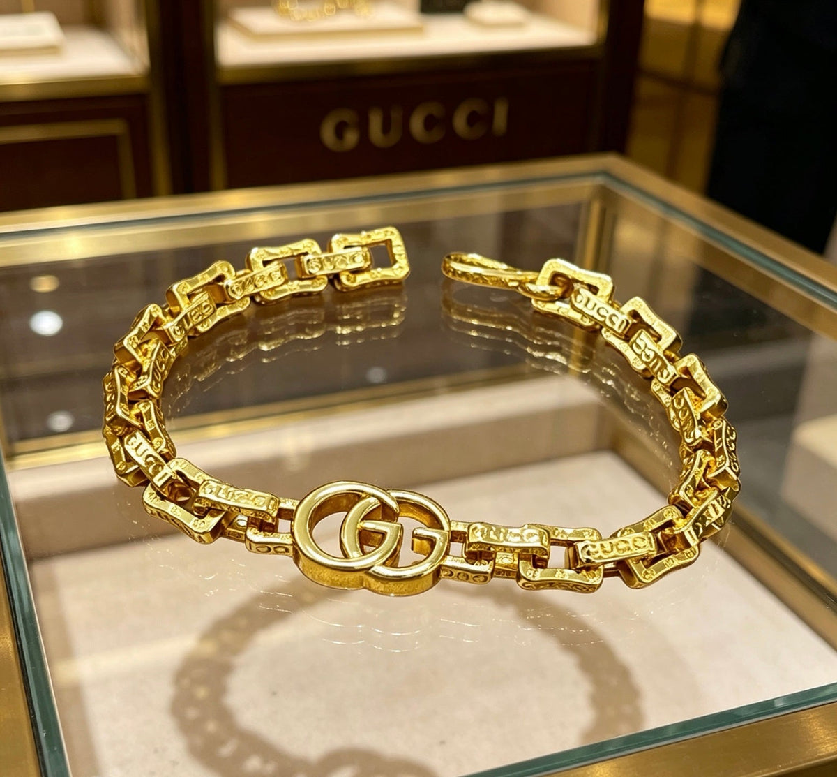 Gucci Polished Link Bracelet - Sizes 16-22 cm detail view 3