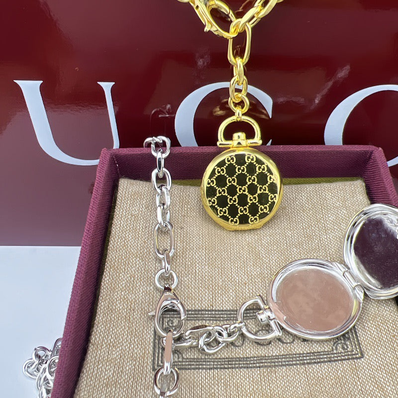 Gucci Round Pocket Watch Bracelet detail view 4