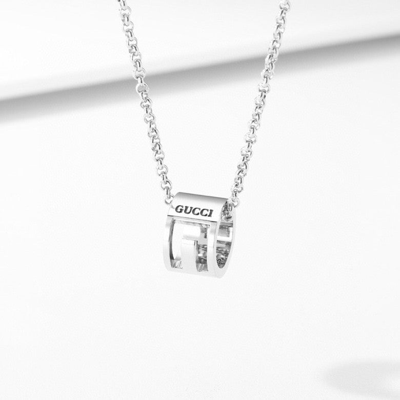 Gucci Vintage Interlocking Couple Necklace detail view 2