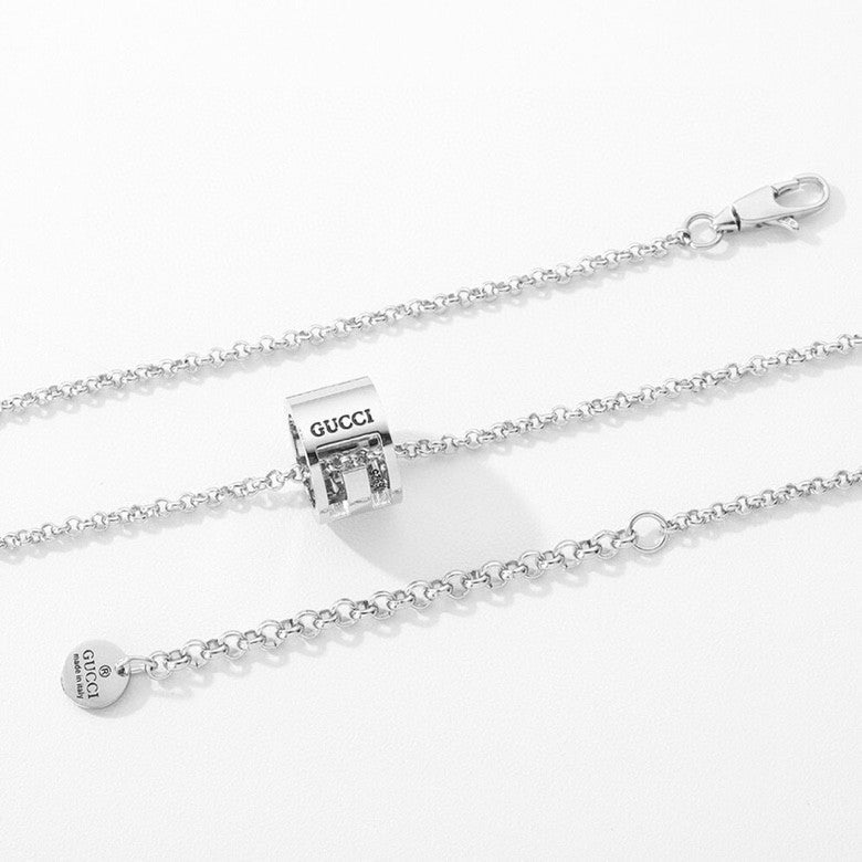 Gucci Vintage Interlocking Couple Necklace detail view 3