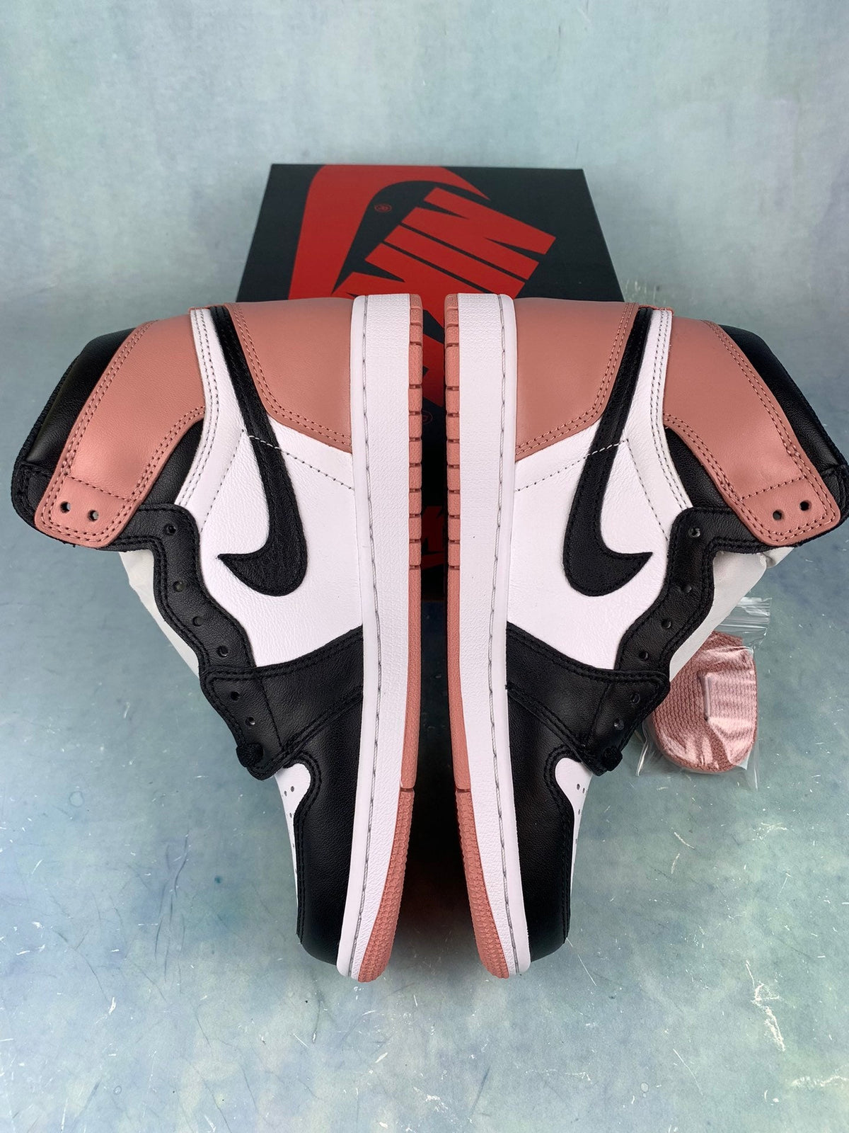 Air Jordan 1 High Rust Pink Dusty Pink Toe 861428-101 Unisex Sneakers detail view 5