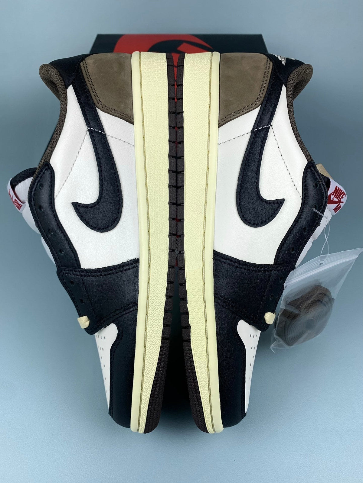 Air Jordan 1 Low Collaboration Little Mocha Unisex Sneakers CQ4277-105 detail view 3