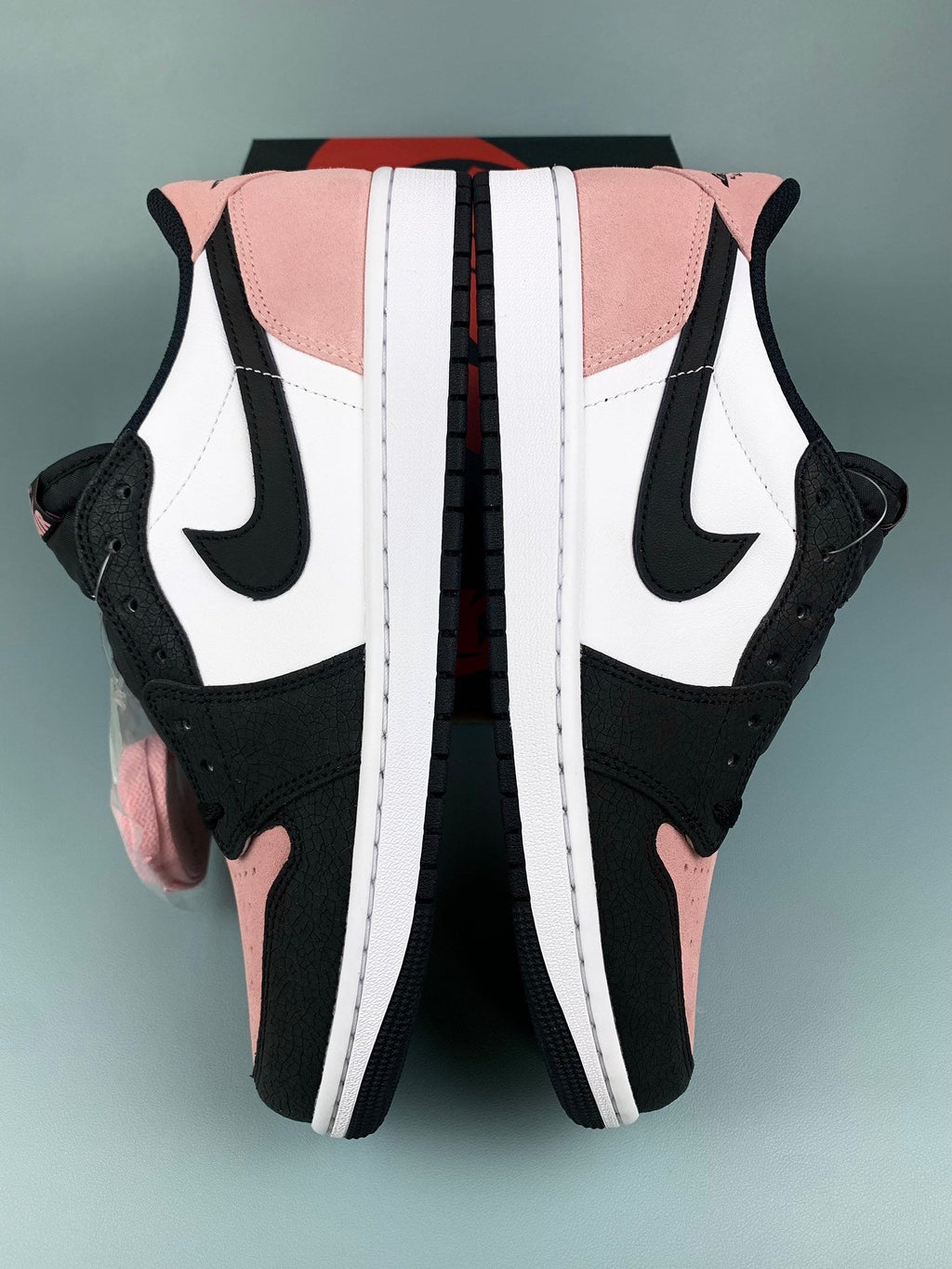 Air Jordan 1 Low Bleached Coral Black/Pink Unisex Sneakers CZ0790-061 detail view 4