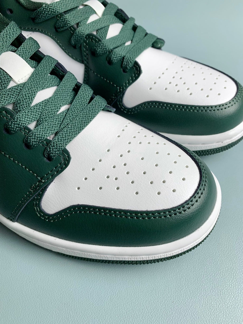 Air Jordan 1 Low Olive Green and White Unisex Sneakers DC0774-113 detail view 5