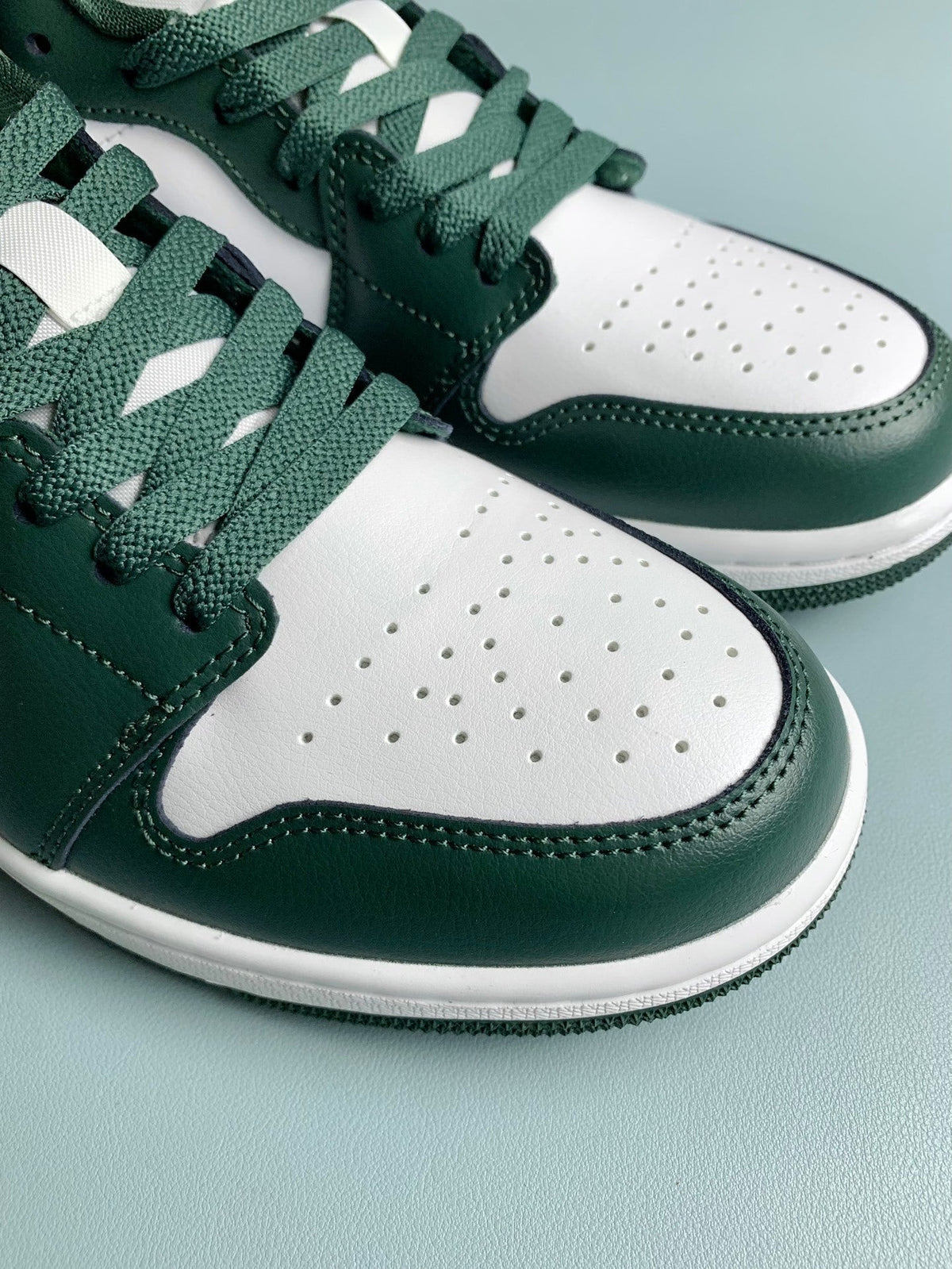 Air Jordan 1 Low Olive Green and White Unisex Sneakers DC0774-113 detail view 5