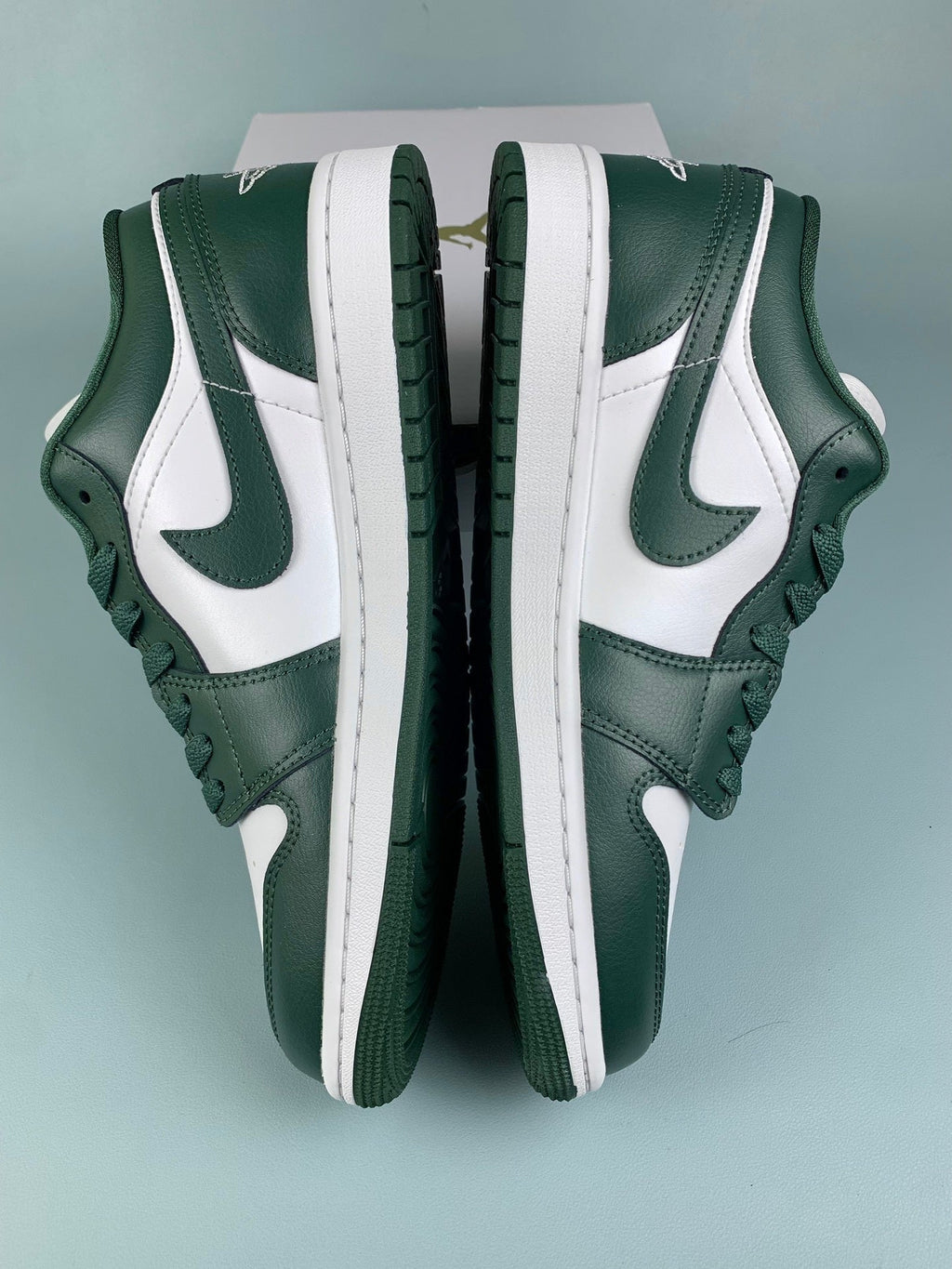 Air Jordan 1 Low Olive Green and White Unisex Sneakers DC0774-113 detail view 3