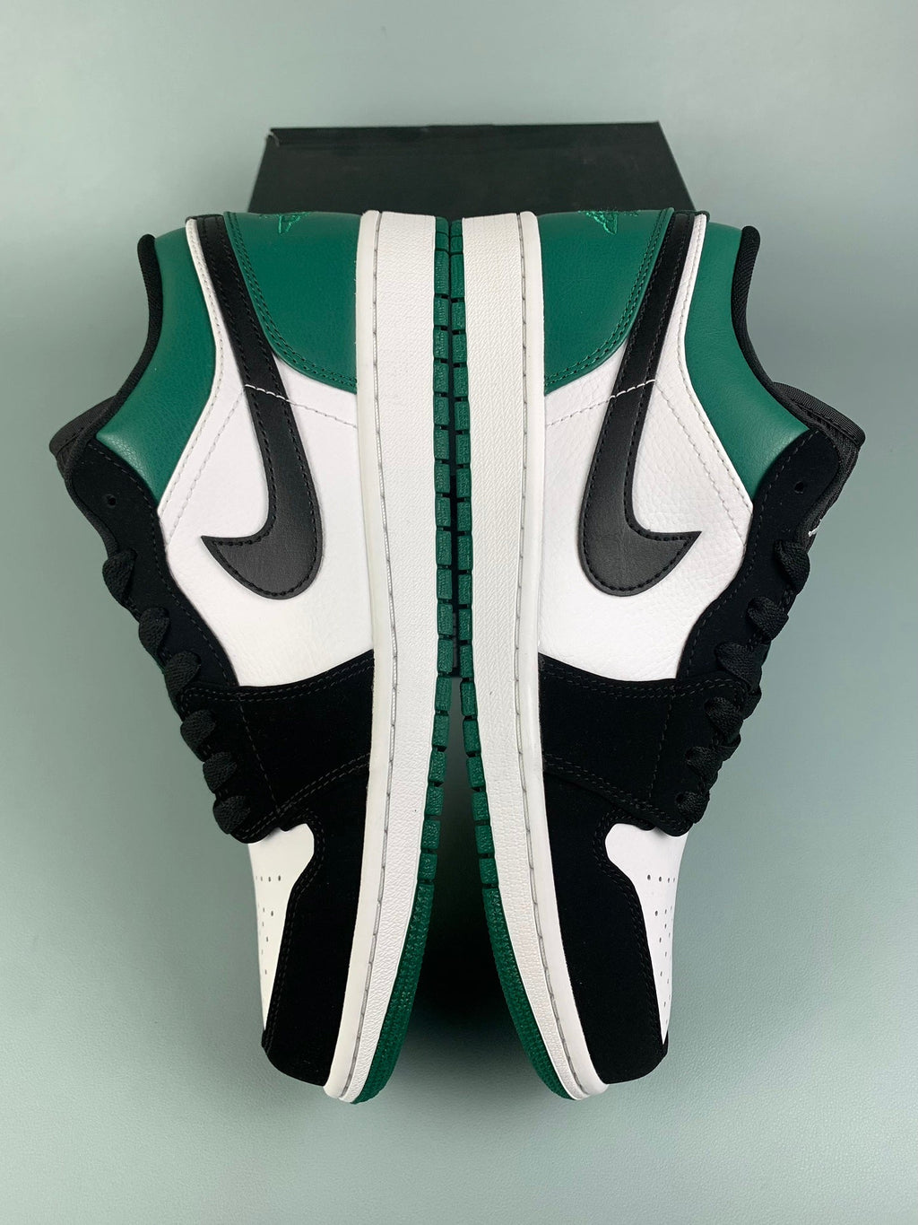 Air Jordan 1 Low Black/Green Toe 553558-113 Unisex Sneakers detail view 3
