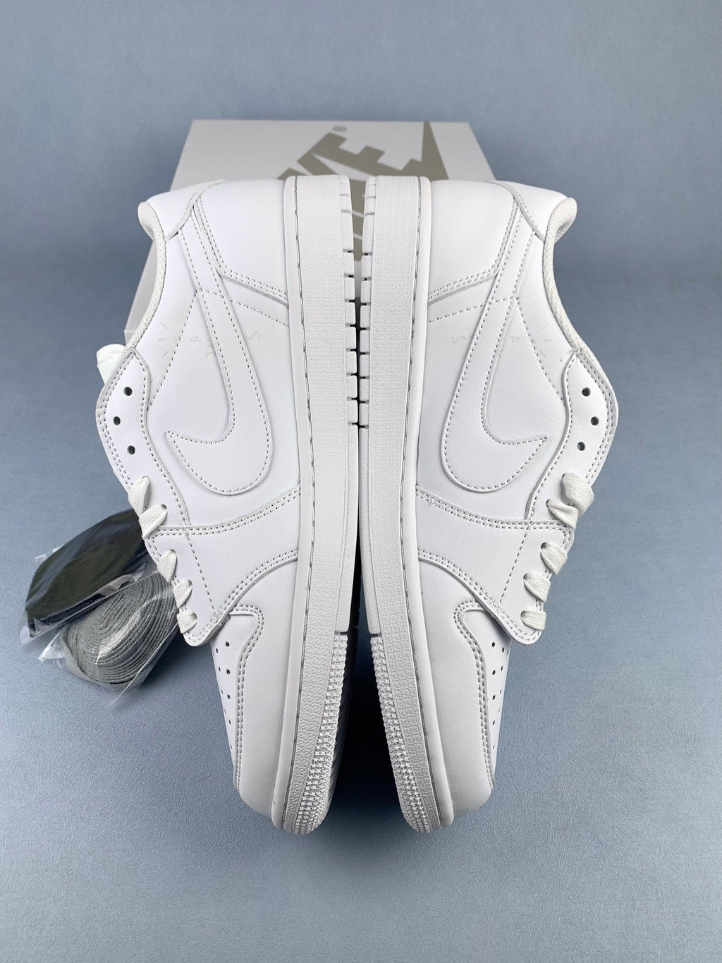 Air Jordan 1 Low All-white Unisex Sneakers DM7866-292 detail view 4