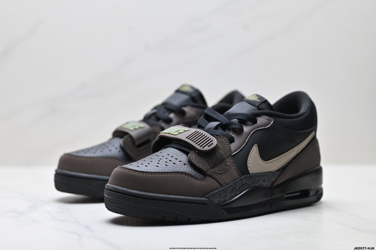 Jordan Legacy 312 Low Triple Black sneakers detail view 4