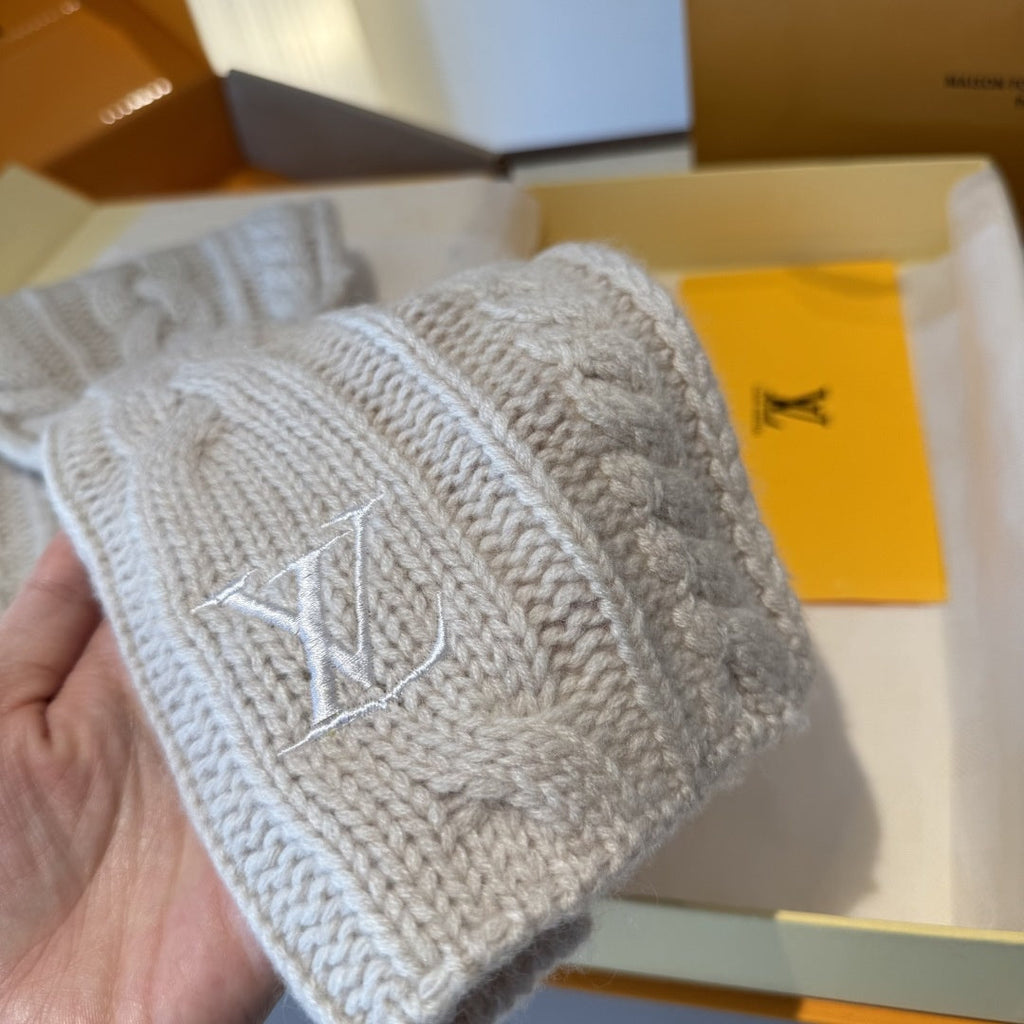 Louis Vuitton Style Cable-Knit Scarf and Beanie Set product detail 8