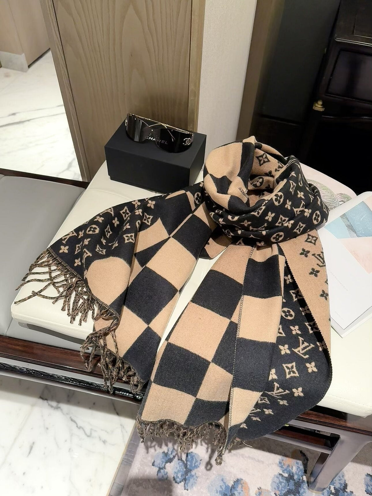 Louis Vuitton Style Checkerboard Monogram Scarf product detail 4