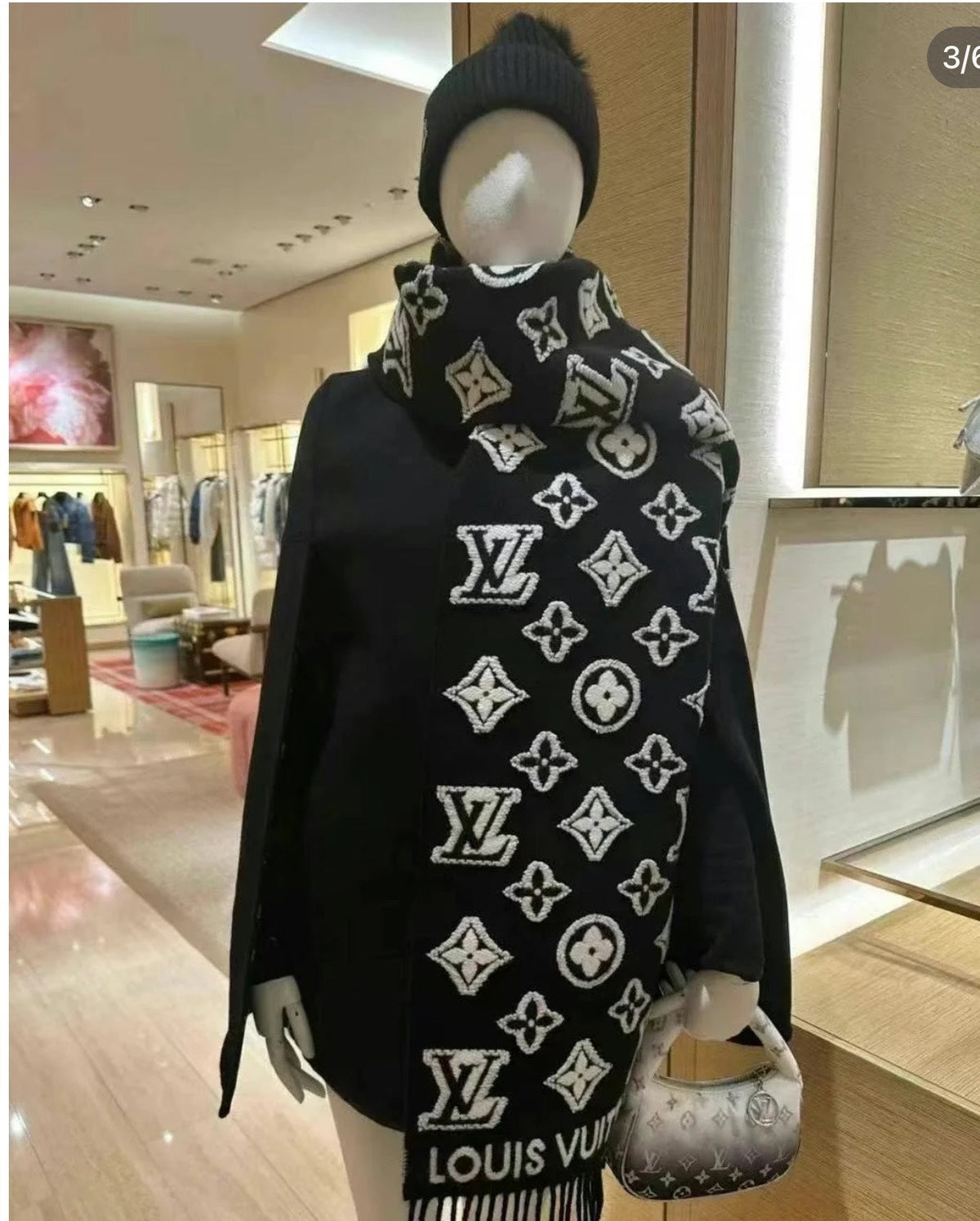 Louis Vuitton Style Monogram Knit Scarf product detail 6