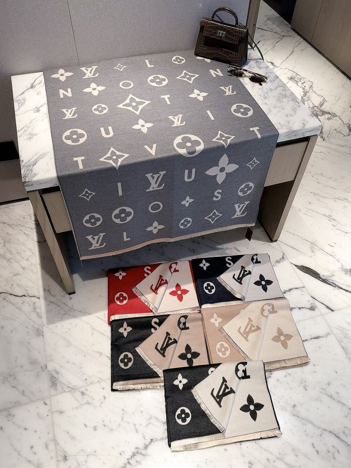 Louis Vuitton Style Oversized Motif Scarf product detail 2