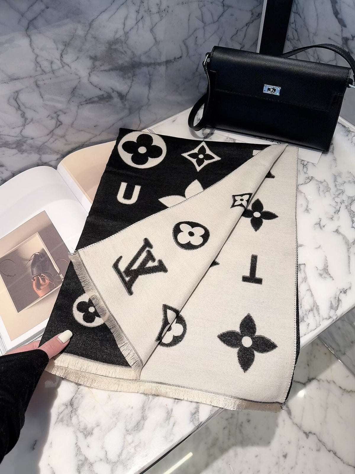 Louis Vuitton Style Oversized Motif Scarf product detail 4