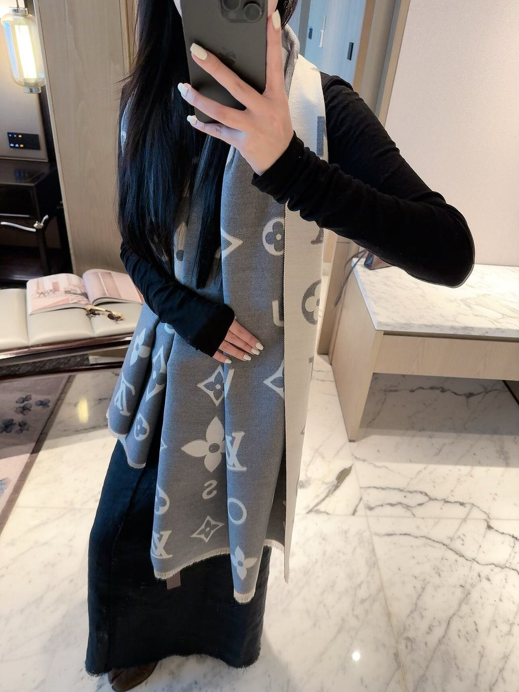 Louis Vuitton Style Oversized Motif Scarf product detail 9