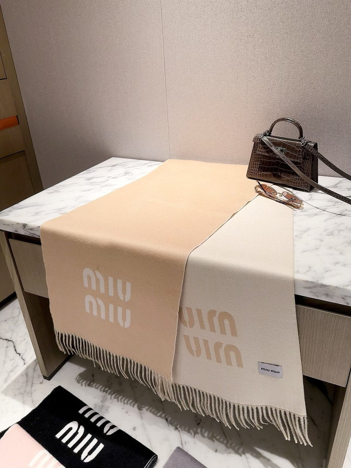 Miu Miu Style Oversized Logo Fringe Scarf product detail 7