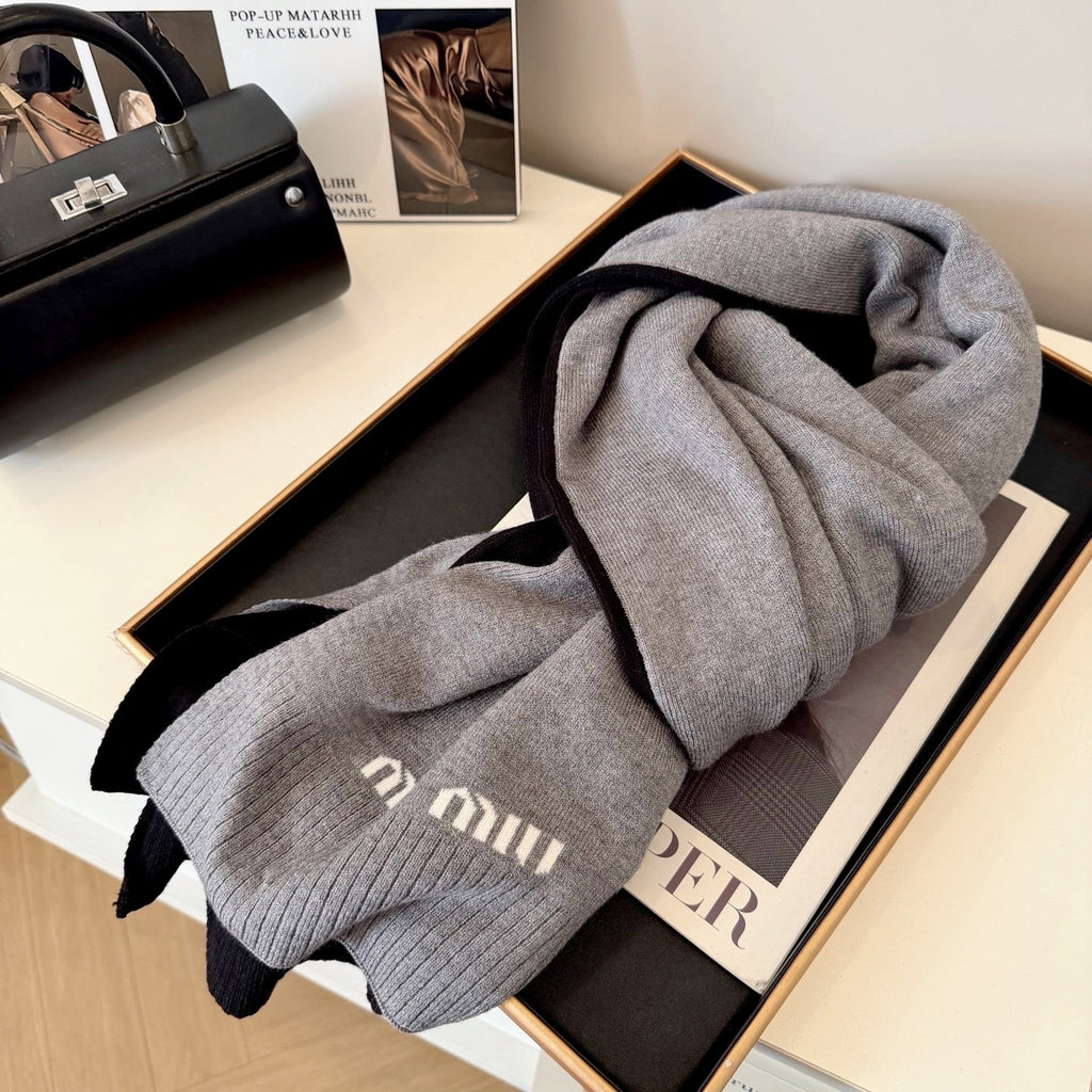 Miu Miu Style Two-Tone Rib-Knit Scarf product detail 7