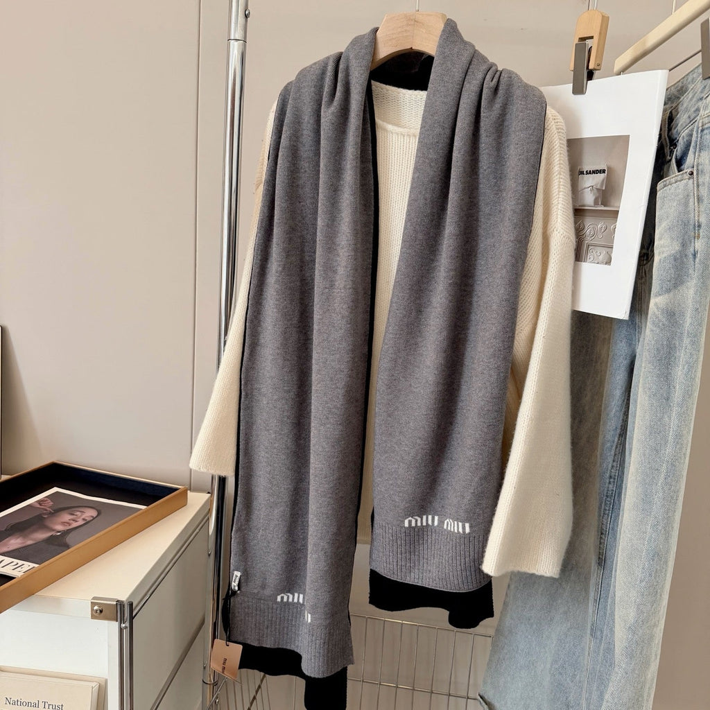 Miu Miu Style Two-Tone Rib-Knit Scarf product detail 9