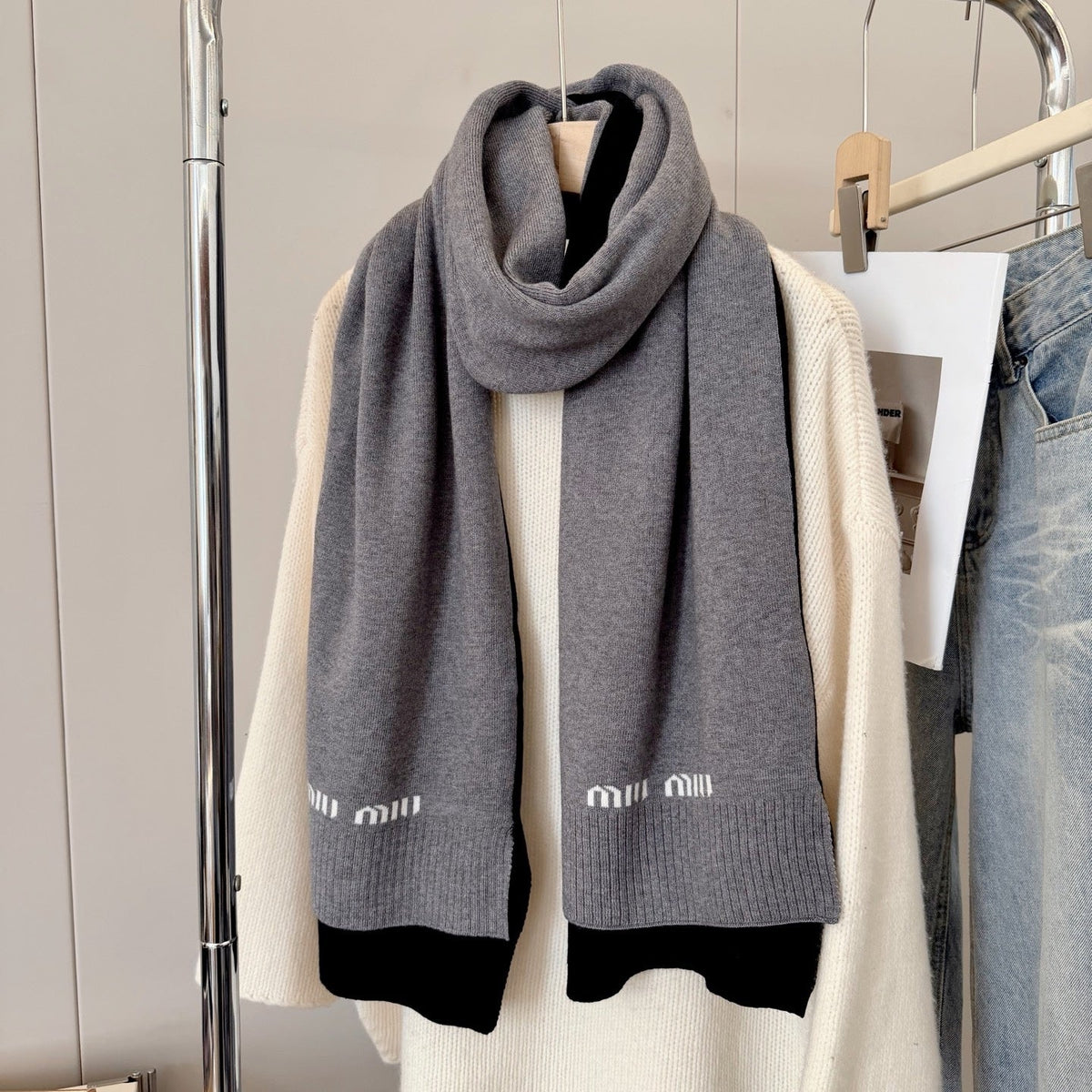 Miu Miu Style Two-Tone Rib-Knit Scarf product detail 10