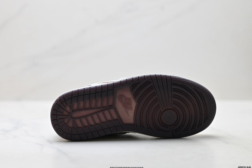 Nike Low-Top Sneakers Burgundy Silver Unisex Collaboration Edition Style 12 detail view 9