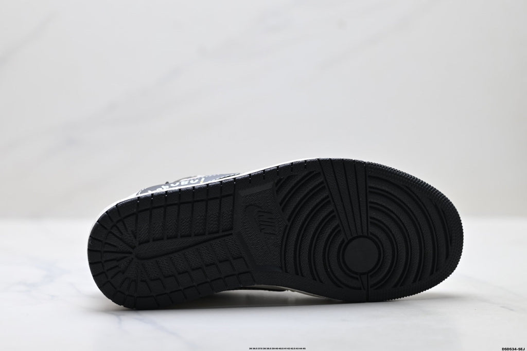 Nike Low-Top Sneakers White Black Cartoon Unisex Collaboration Edition Style 34 detail view 9
