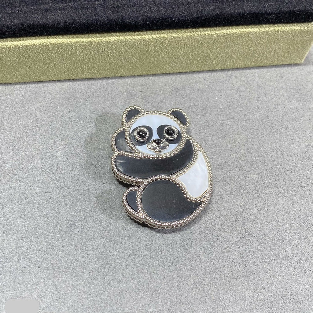 Van Cleef & Arpels Panda Brooch detail 2