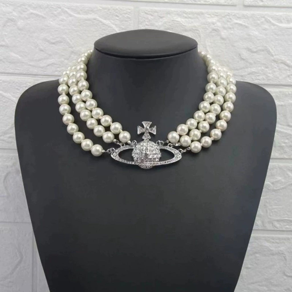 Vivienne Westwood Style Triple Pearl Orb Necklace detail 2