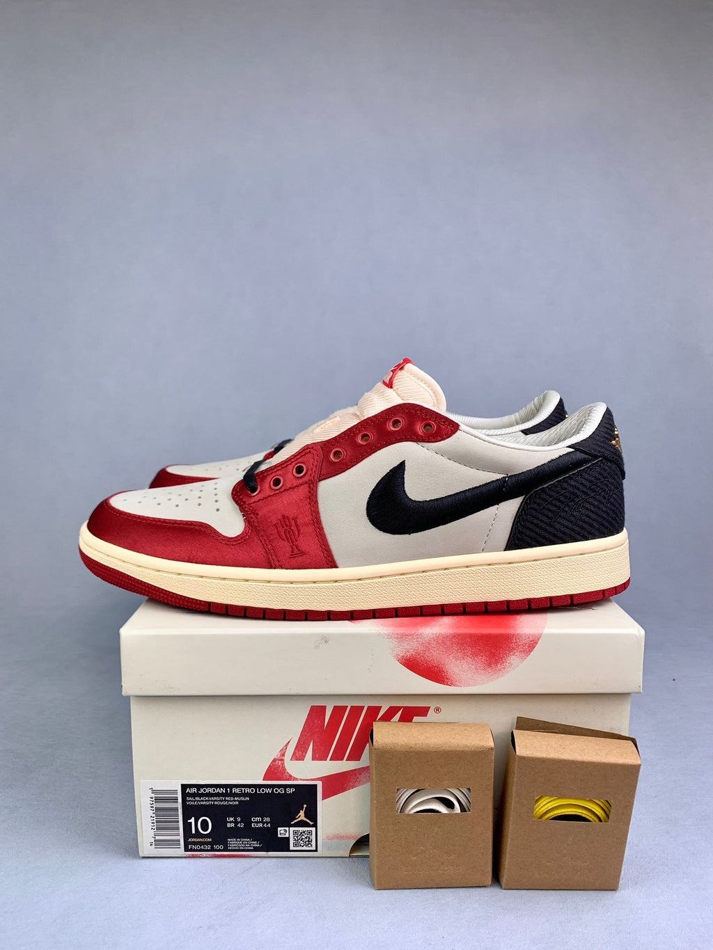 Air Jordan 1 Low Away x Trophy Room Chicago Unisex Sneakers FN0432-100 detail view 2