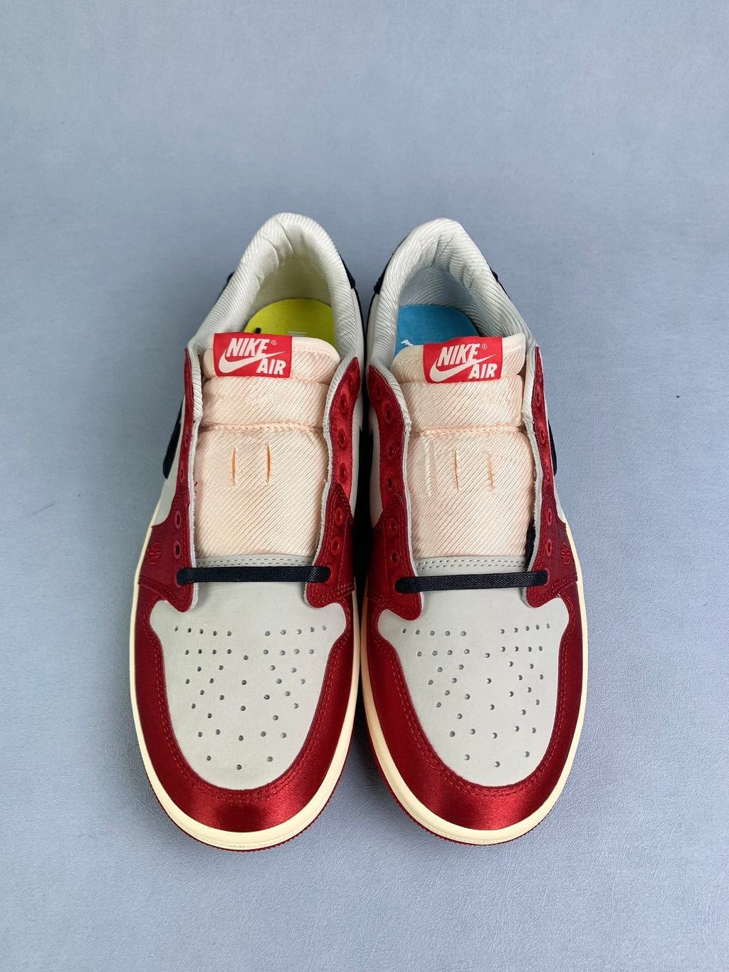 Air Jordan 1 Low Away x Trophy Room Chicago Unisex Sneakers FN0432-100 detail view 4