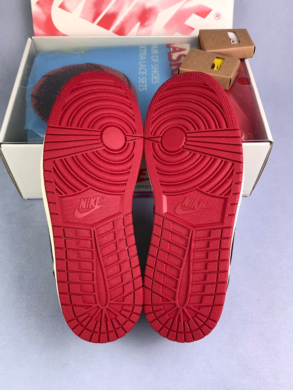 Air Jordan 1 Low Away x Trophy Room Chicago Unisex Sneakers FN0432-100 detail view 6