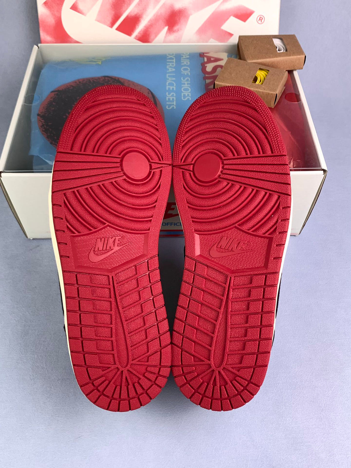 Air Jordan 1 Low Away x Trophy Room Chicago Unisex Sneakers FN0432-100 detail view 6