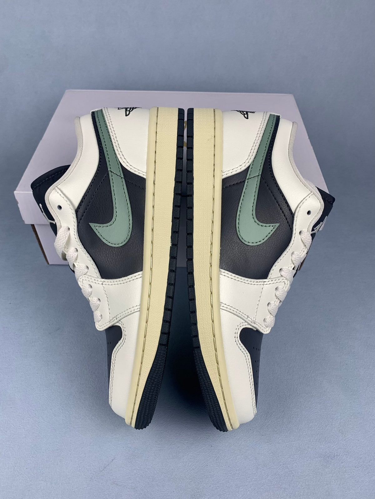Air Jordan 1 Low Black/Green Unisex Sneakers DC0774-001 detail view 4