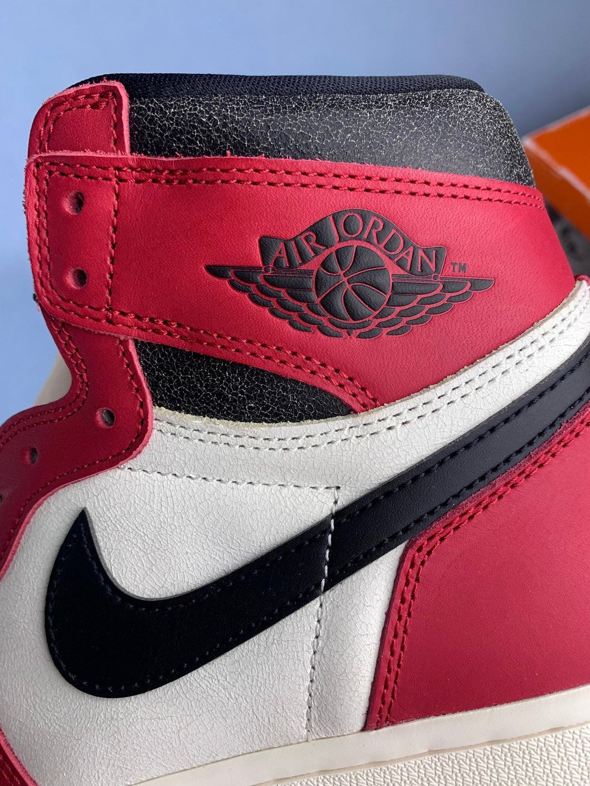 Air Jordan 1 High Chicago Lost and Found Unisex Sneakers DZ5485-612 detail view 7