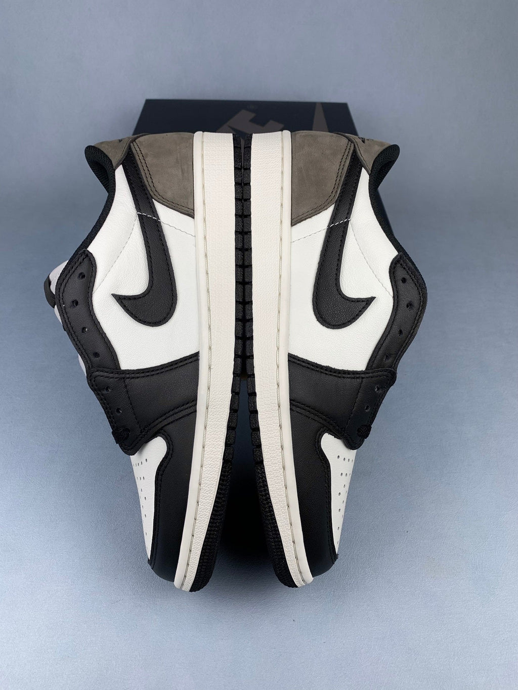 Air Jordan 1 Low Mocha Unisex Sneakers CZ0790-102 detail view 3