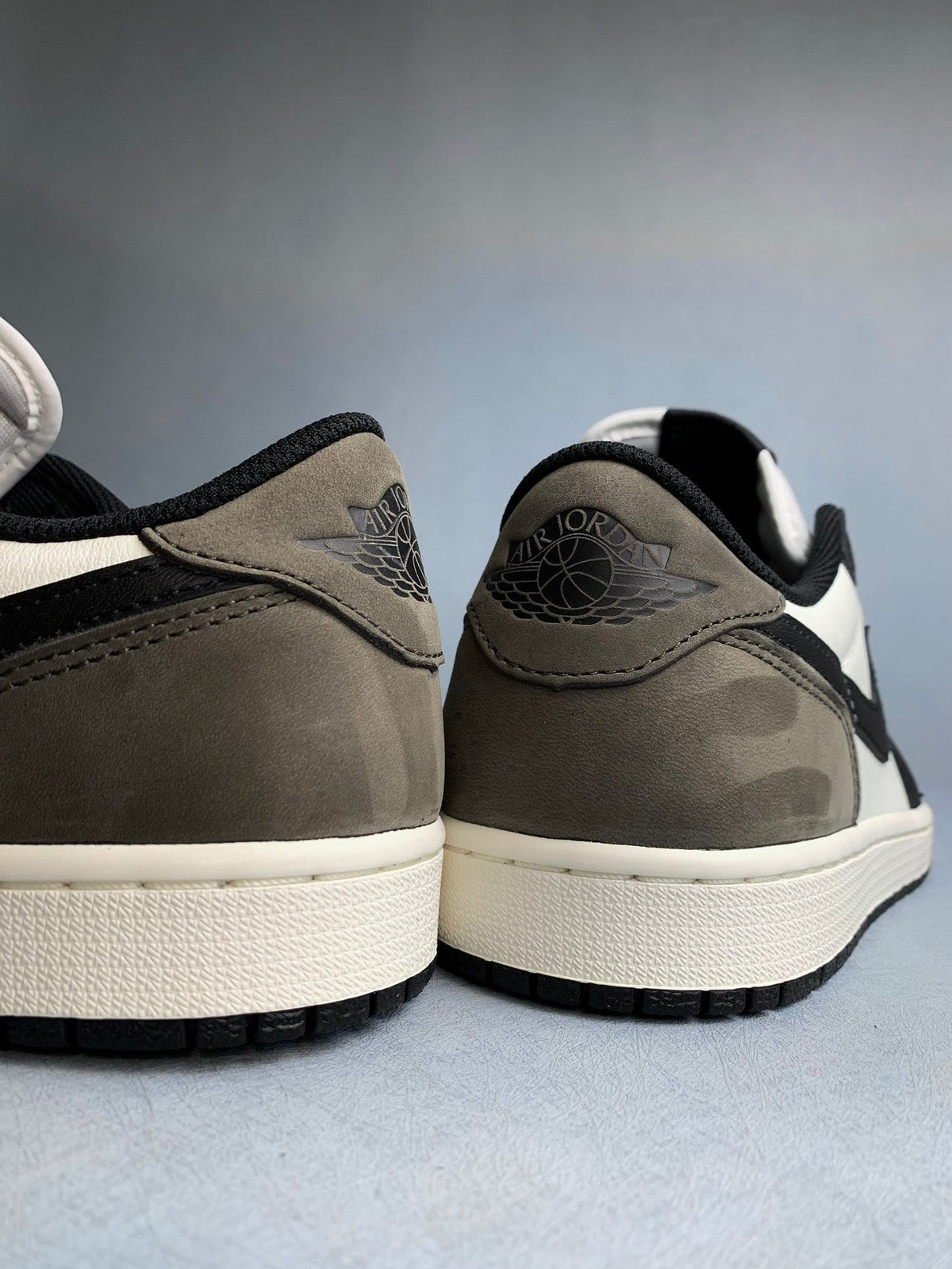 Air Jordan 1 Low Mocha Unisex Sneakers CZ0790-102 detail view 7