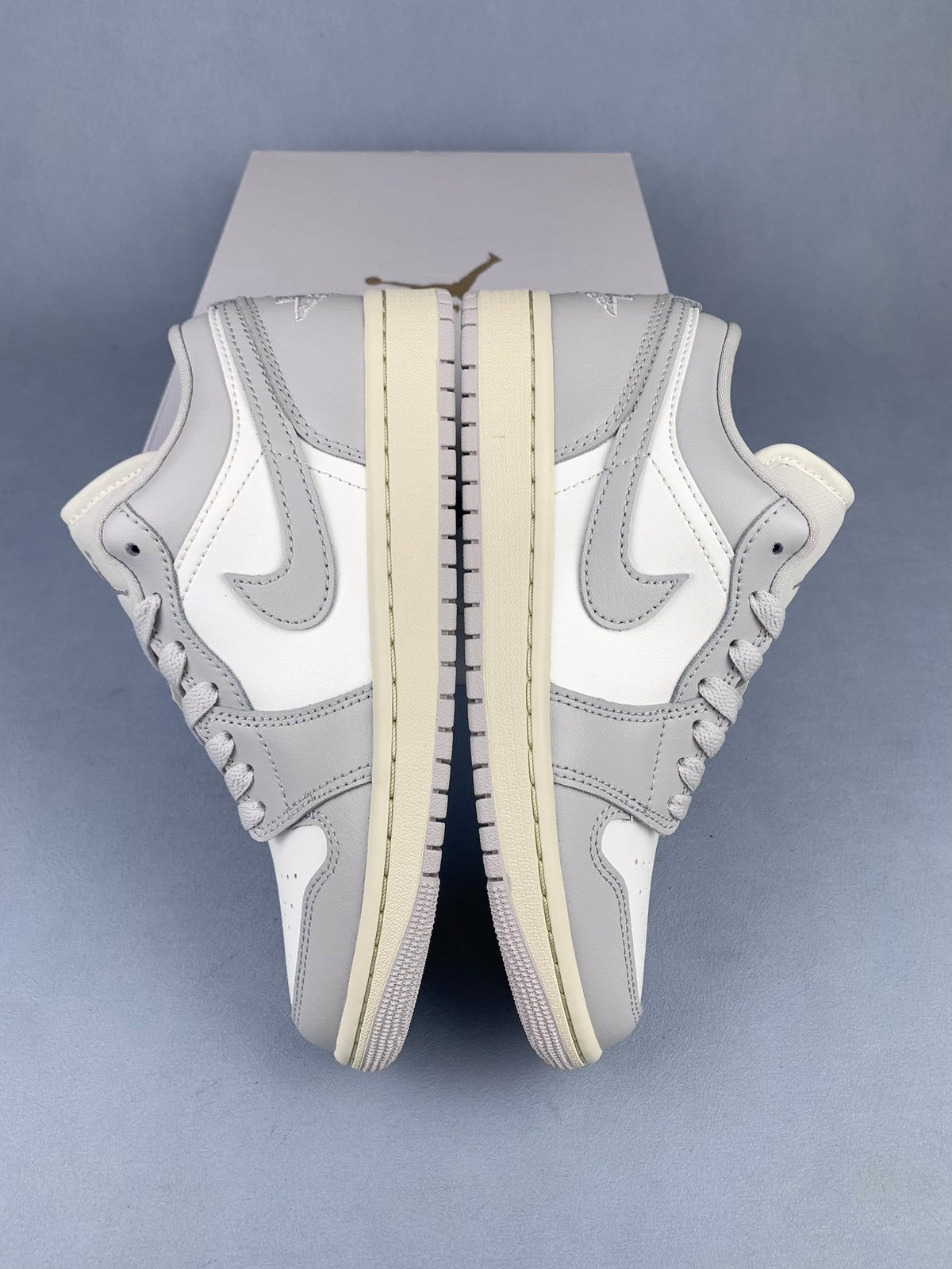 Air Jordan 1 Low White/Grey Unisex Sneakers DC0774-103 detail view 3