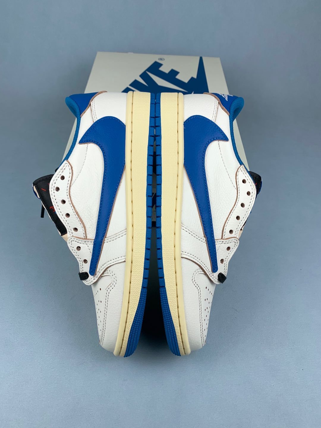 Air Jordan 1 Low OG Travis Scott Reverse Mocha Whit Unisex Sneakers DM7866-104 detail view 4
