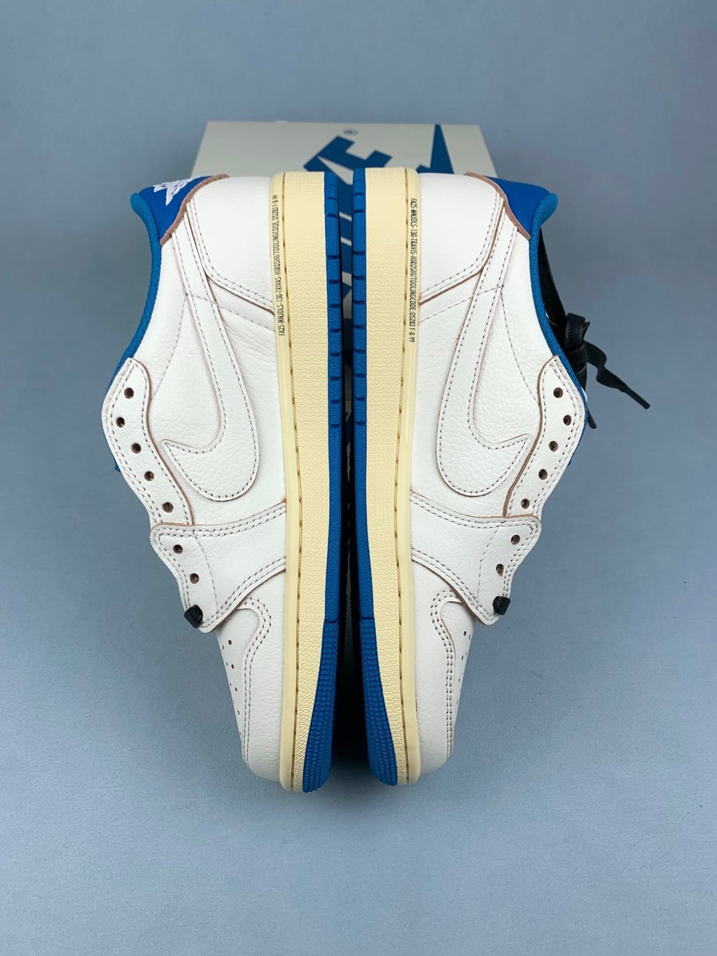 Air Jordan 1 Low OG Travis Scott Reverse Mocha Whit Unisex Sneakers DM7866-104 detail view 3