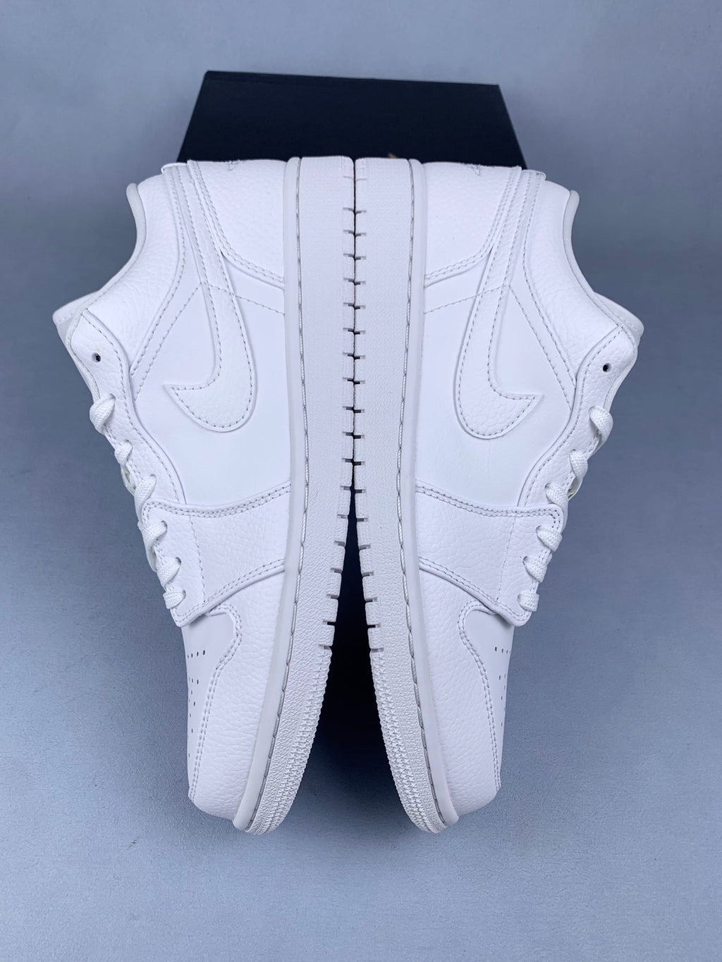 Air Jordan 1 Low All-White 553558-130 Unisex Sneakers detail view 3