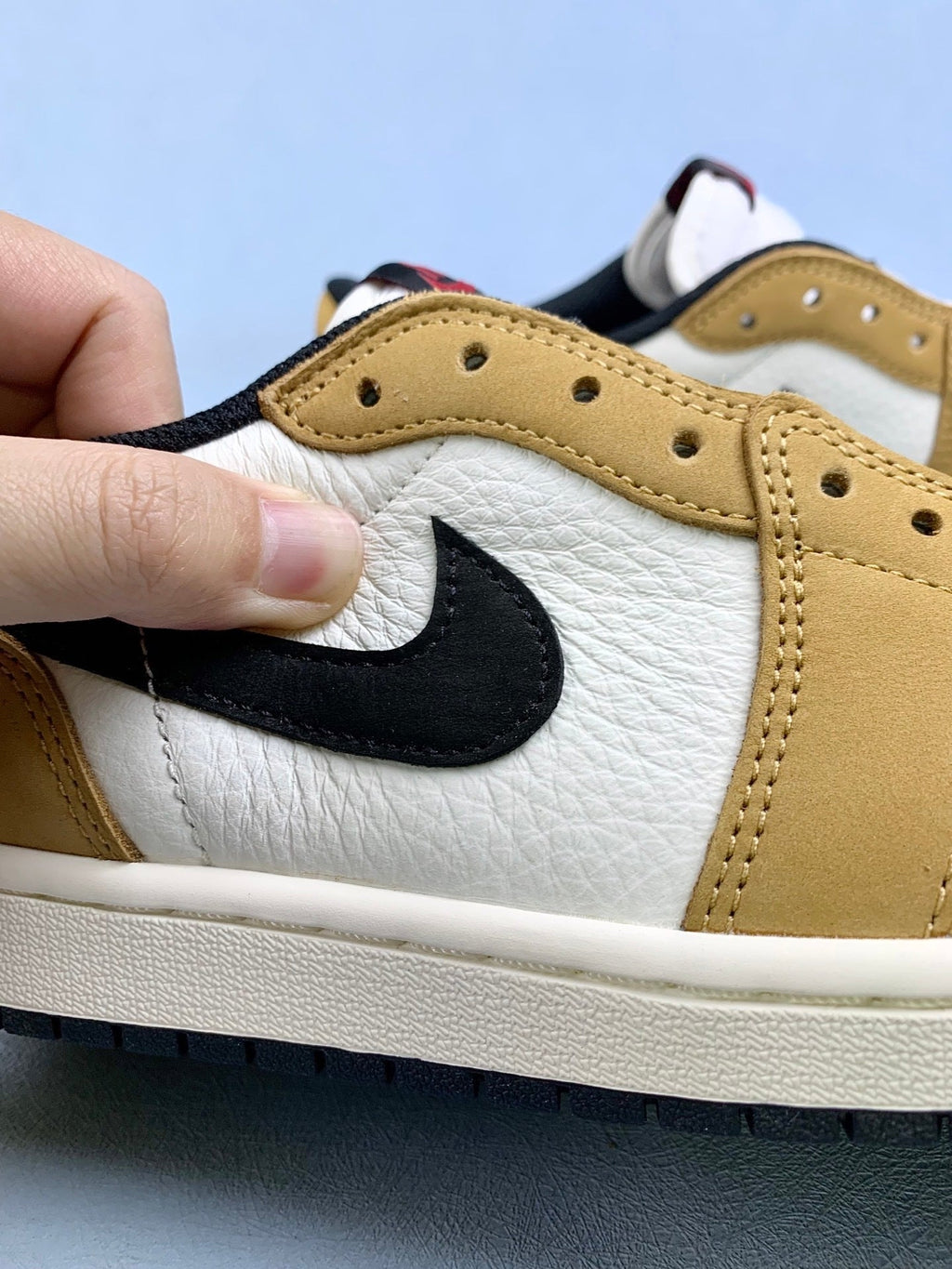 Air Jordan 1 Low Rookie of the Year Unisex Sneakers CZ0790-107 detail view 6