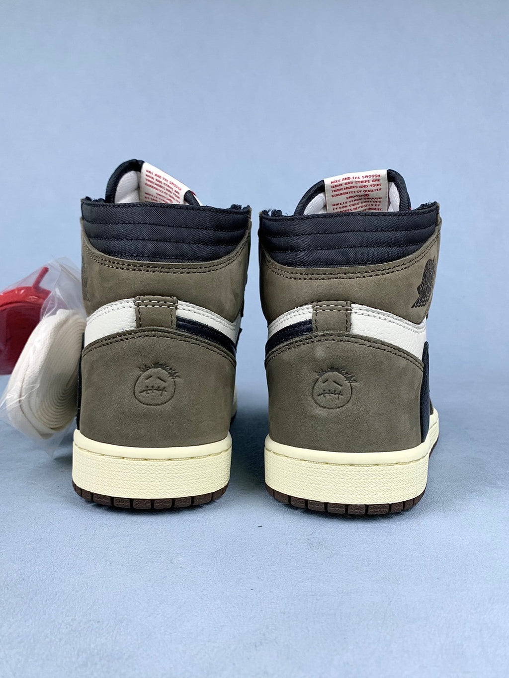 Air Jordan 1 High Mocha ts Unisex Sneakers CD4487-100 detail view 5