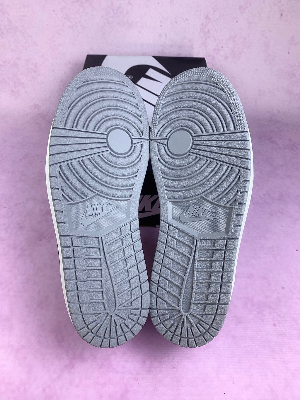 Air Jordan 1 Low Barons Wolf Grey Unisex Sneakers CZ0790-110 detail view 6