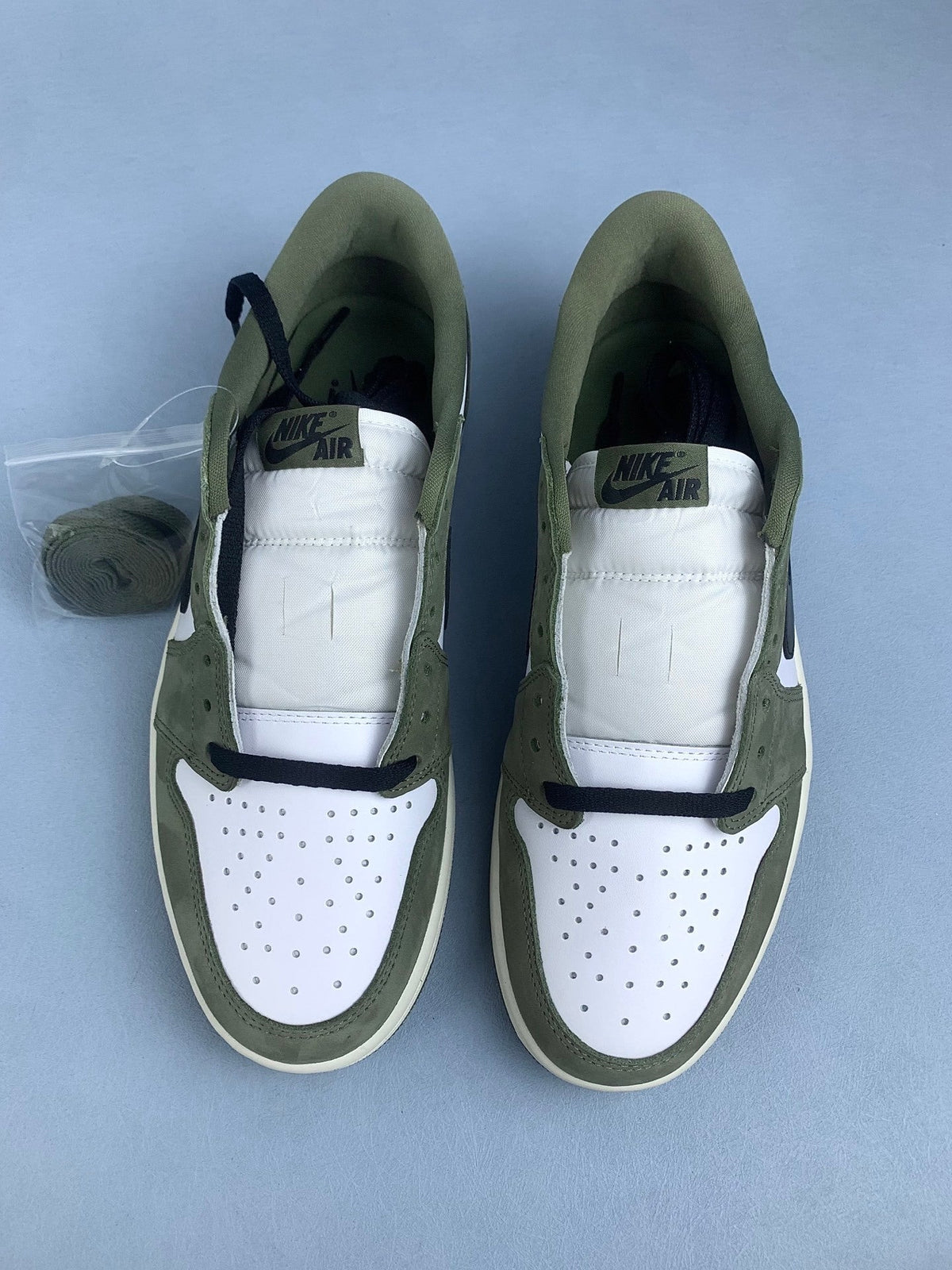 Air Jordan 1 Low Medium Olive Suede Unisex Sneakers HQ6998-200 detail view 4