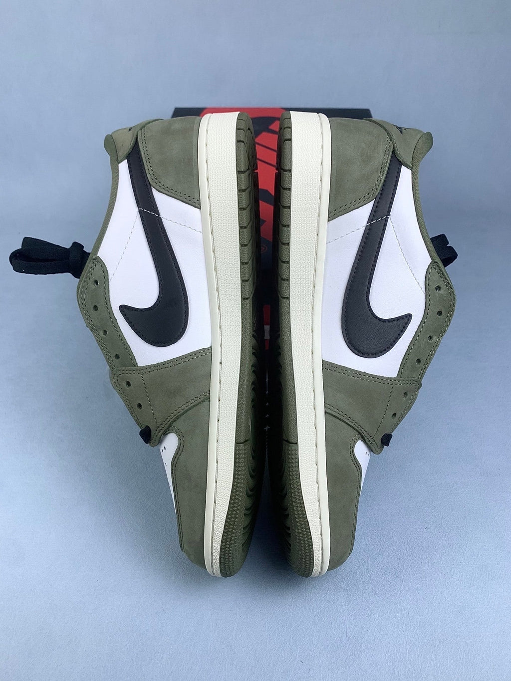 Air Jordan 1 Low Medium Olive Suede Unisex Sneakers HQ6998-200 detail view 3