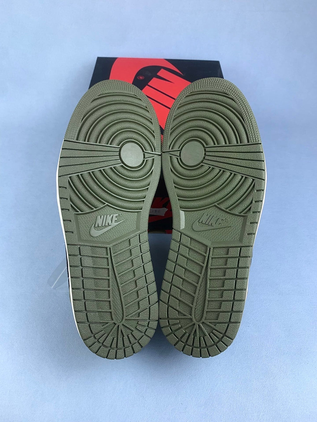Air Jordan 1 Low Medium Olive Suede Unisex Sneakers HQ6998-200 detail view 6
