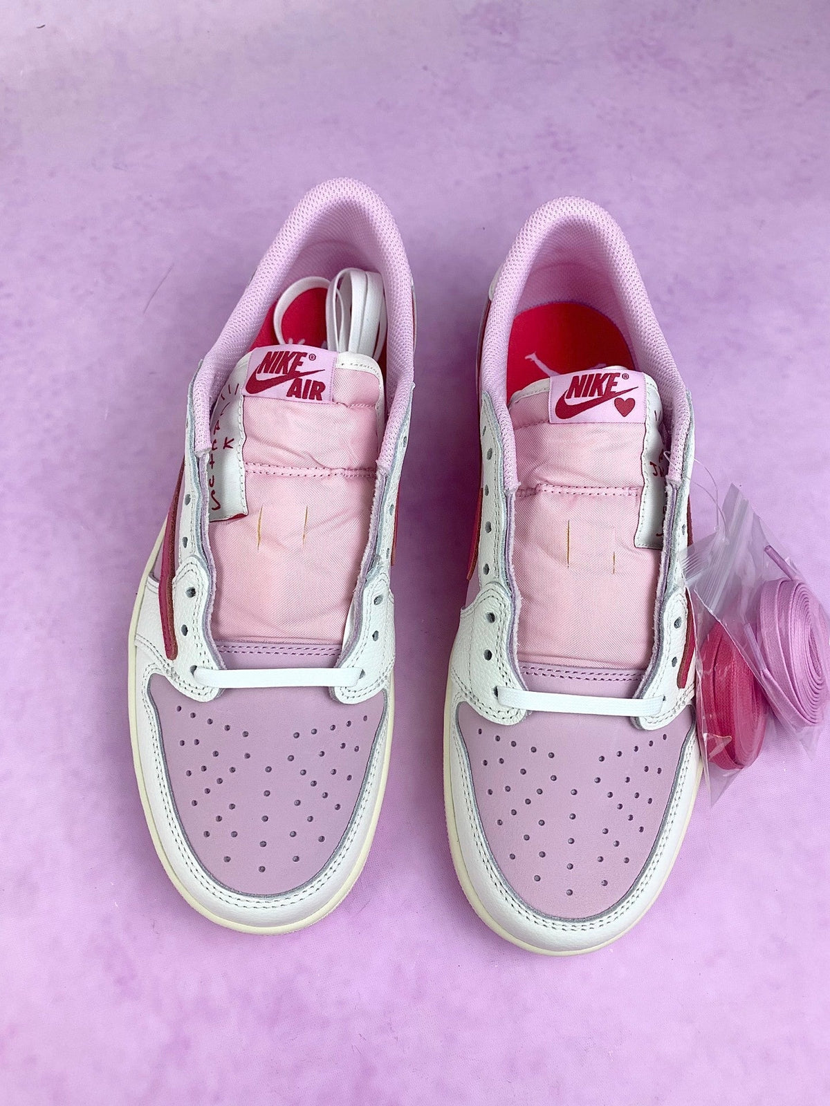 Air Jordan 1 Low Air Jordan 1 AND Valentines Day Unisex Sneakers IQ7604-101 detail view 4